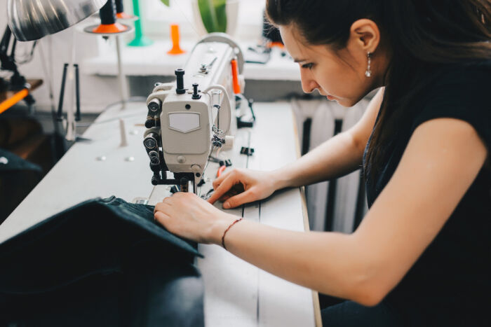 Piękne okno bez kompromisów - usługi krawieckie Kraków i szycie firan na wymiar